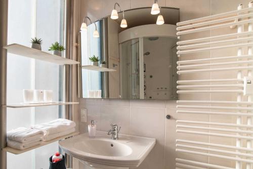 a bathroom with a sink and a mirror at Ferienwohnung Seaside in Schilksee