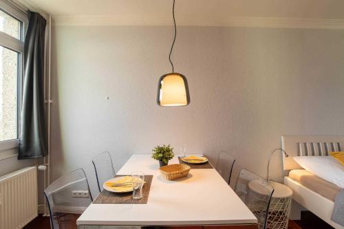 a room with a table and chairs and a bed at Ferienwohnung Seaside in Schilksee