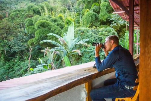 a man taking a picture of a forest with a camera at Masaya Casas Viejas in Minca