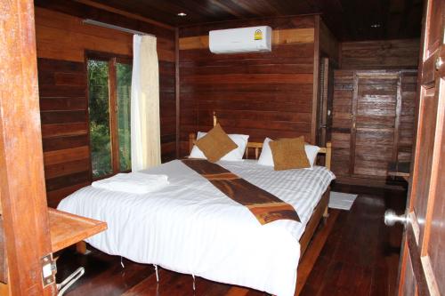 Una habitación en Burilamplai Resort บุรีลำปลาย รีสอร์ท