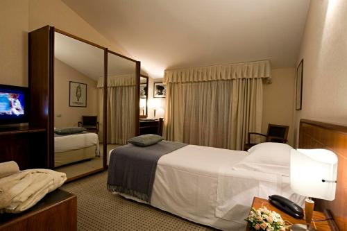 Кровать или кровати в номере Arli Hotel Business and Wellness