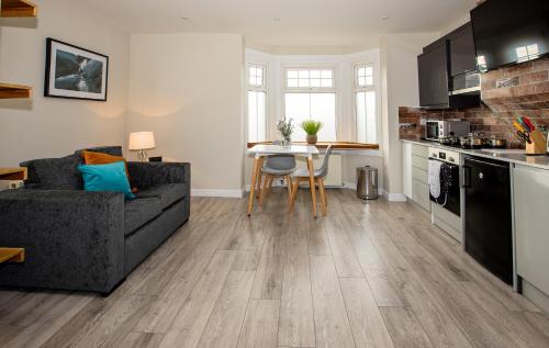 a living room with a couch and a table at Bright and Luxurious Flat in the Heart of Reading in Reading