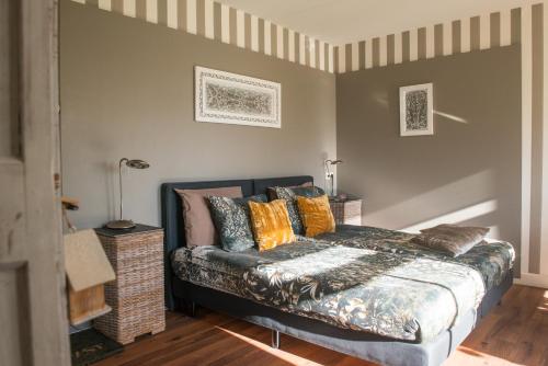 เตียงในห้องที่ Broeks' Bed En Brood