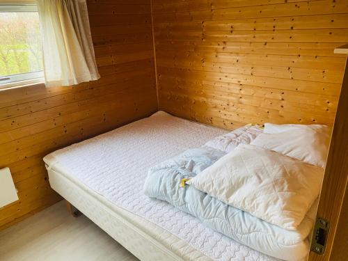 Postel nebo postele na pokoji v ubytování Hummingen Camping hus 2