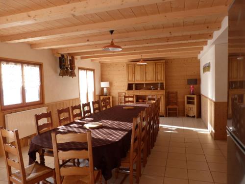 a kitchen and dining room with a table and chairs at LA GRANGE DE HAUTE-JOUX in Les Fourgs