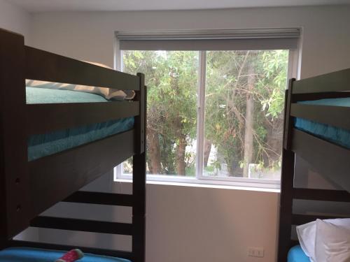 two bunk beds in a room with a window at Vista Abanico in Maitencillo
