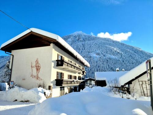 アパートメントから撮影された、または一般的な山の景色