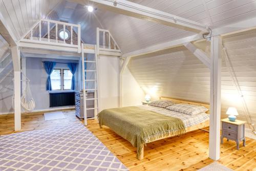 Двухъярусная кровать или двухъярусные кровати в номере Noszvaj Huset