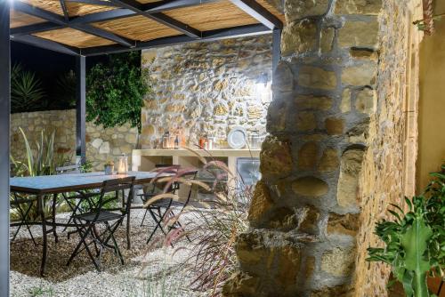 Fotografie z fotogalerie ubytování Casa Olea - A Venetian era Home with Courtyard v destinaci Kondomárion