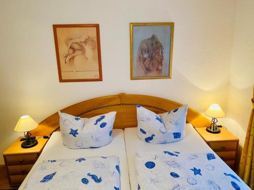 a bedroom with a bed with blue and white pillows at Residenz Bleichröder - Ferienwohnung 27 in Heringsdorf