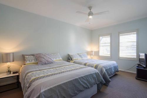 Katil atau katil-katil dalam bilik di Home away from Home Parramatta
