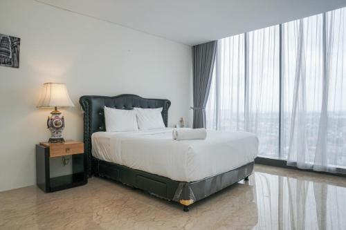 Luxury Design 1BR L'Avenue Apartment near Pancoran By Travelio