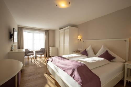 Ένα ή περισσότερα κρεβάτια σε δωμάτιο στο The Hotel - himmlisch wohlfühlen