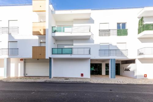 Sacha's sweet home, lovely 2 bedroom apartment, walking distance to town, beach and marina
