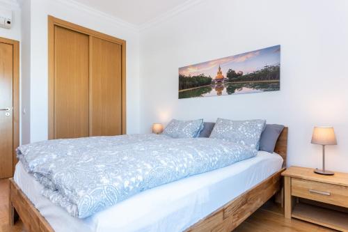 Sacha's sweet home, lovely 2 bedroom apartment, walking distance to town, beach and marina