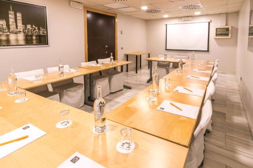 Der Geschäftsbereich oder Konferenzraum in der Unterkunft Hotel Madanis