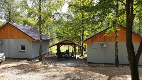 a barn with a picnic table in front of it at Camp Marina in Sulęcin