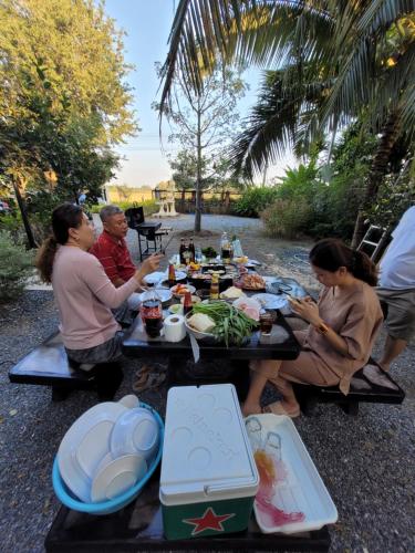 Makanan di atau berdekatan rumah percutian