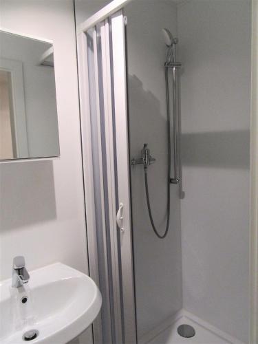 a bathroom with a shower and a sink at Pension Jägerschenke in Luhe-Wildenau