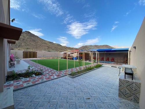 Nespecifikovaný výhled na hory nebo výhled na hory při pohledu z prázdninového domu