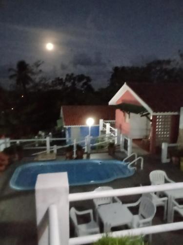 Kolam renang di atau dekat dengan Villa Manary