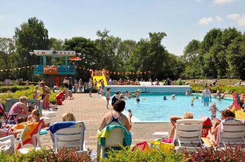 Πισίνα στο ή κοντά στο Vakantiepark Bosmeer Friesland