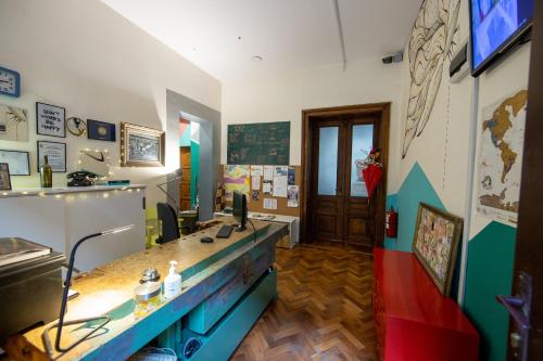 TV a/nebo společenská místnost v ubytování Hostel Cornel