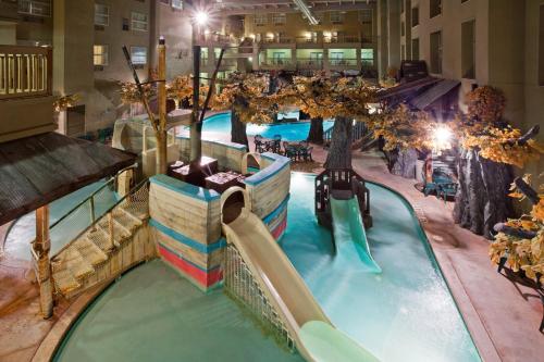 Piscina di Holiday Inn Hotel & Suites Madison West - Middleton by IHG o nelle vicinanze