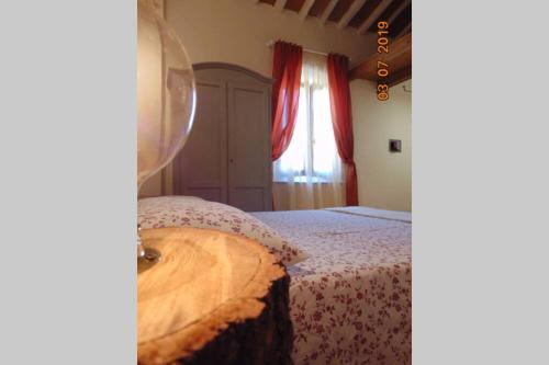 a bedroom with a bed and a window at Appartamento I Pini in Montespertoli