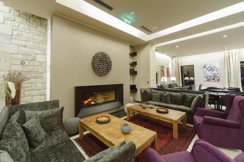 Un lugar para sentarse en Levidi Suites