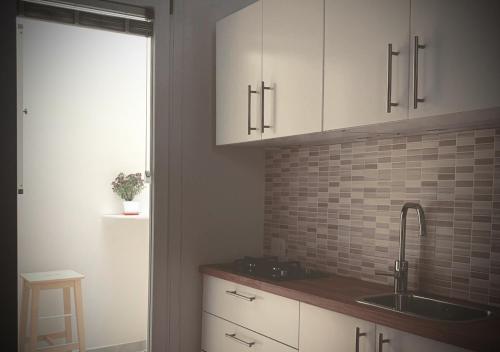 A kitchen or kitchenette at Satyria Apartments