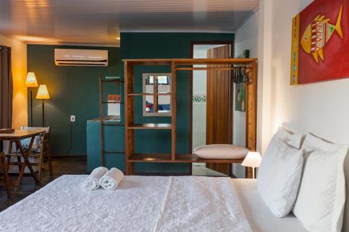 Säng eller sängar i ett rum på Restaurante & Pousada Gaivota