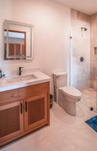 Ένα μπάνιο στο Cerritos Surf Residences