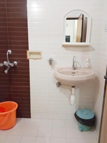 Un baño de Shalom Guest House