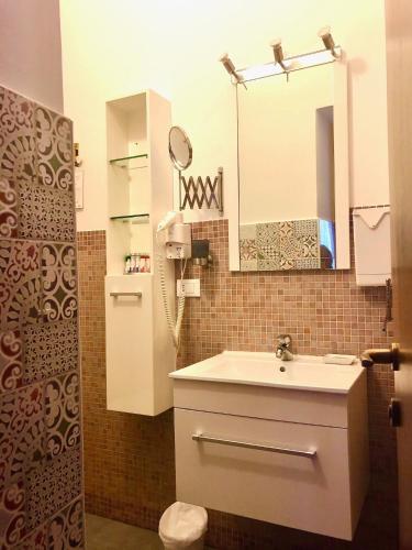 a bathroom with a sink and a mirror at Navona Residenza de Charme in Rome