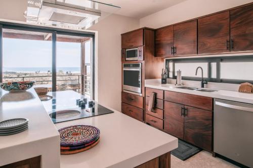 Η κουζίνα ή μικρή κουζίνα στο Cerritos Surf Residences