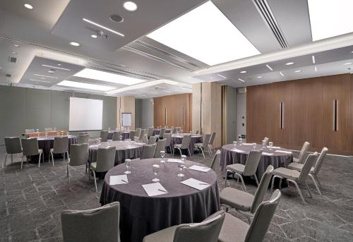 Zona business o sala conferenze di Crowne Plaza Athens City Centre by IHG