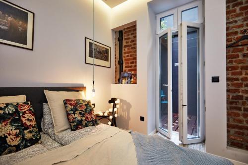 Postel nebo postele na pokoji v ubytování Courthouse Apartments Slavi