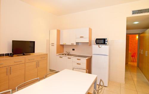 Dapur atau dapur kecil di Diano Sporting Apartments