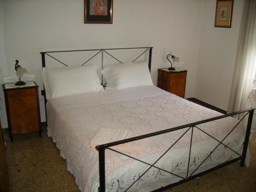 a bedroom with a bed and two night stands with lamps at Lucrezia e Cesare Borgia in Borgiano
