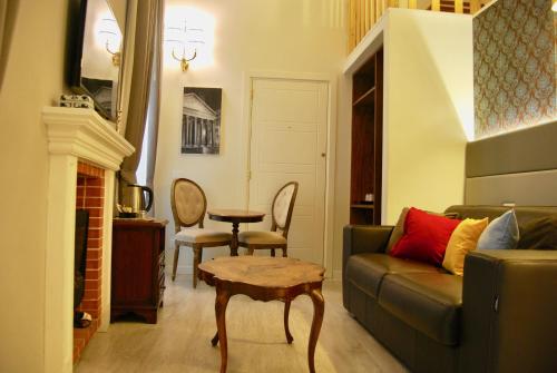 a living room with a couch and a table at Navona Residenza de Charme in Rome