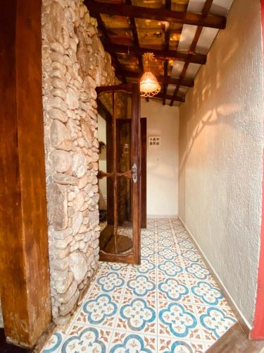 a hallway with a tile floor and a door at Mandacaru Chalés e Suítes Itamambuca in Ubatuba