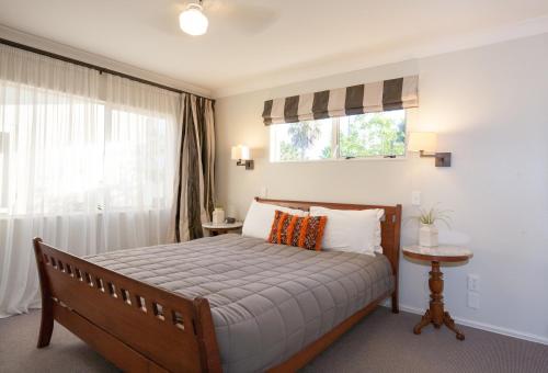 Postel nebo postele na pokoji v ubytování Pacific Palms Resort