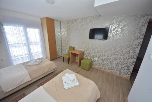 Postel nebo postele na pokoji v ubytování Lužnjanin restoran i sobe