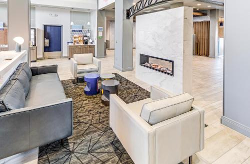 a lobby with couches and a fireplace at Holiday Inn Express Hotel & Suites Ohio State University- OSU Medical Center, an IHG Hotel in Columbus