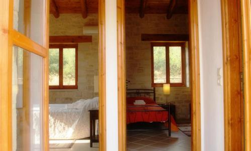 En eller flere senge i et værelse på Villa Talea