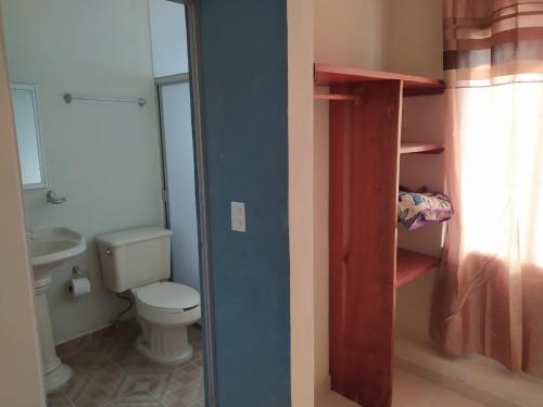 a bathroom with a toilet and a sink at Portal de José in Ciudad Valles