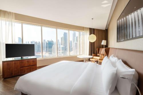 Radisson Blu Hotel, Dubai Canal View Image