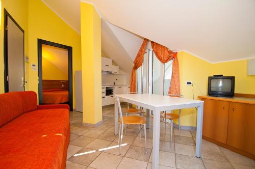 Dapur atau dapur kecil di Diano Sporting Apartments