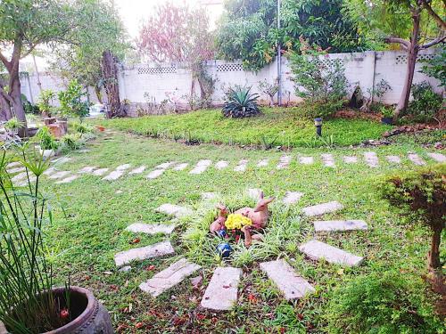 Taman di luar LQ villa -Long Hải